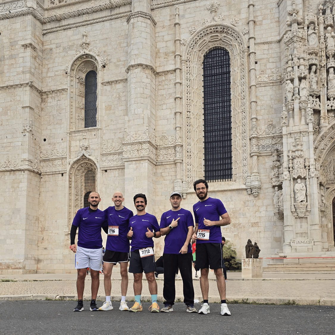 A group picture of runners.